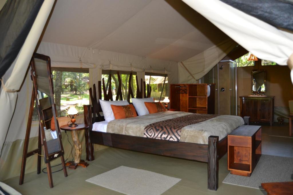 Mara river camp