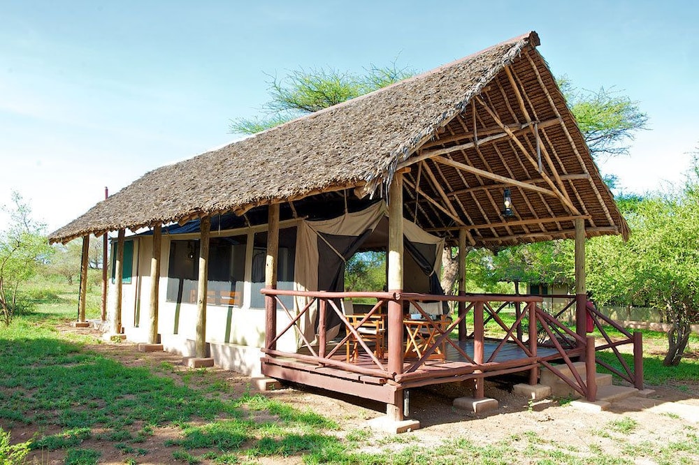 Voyager ziwani camp